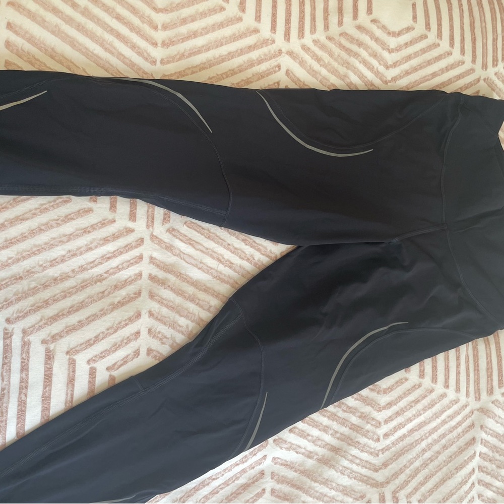 LULULEMON baseline reflective Capri pant